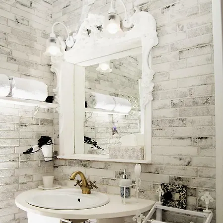 Luna Lombarda شقة سالو